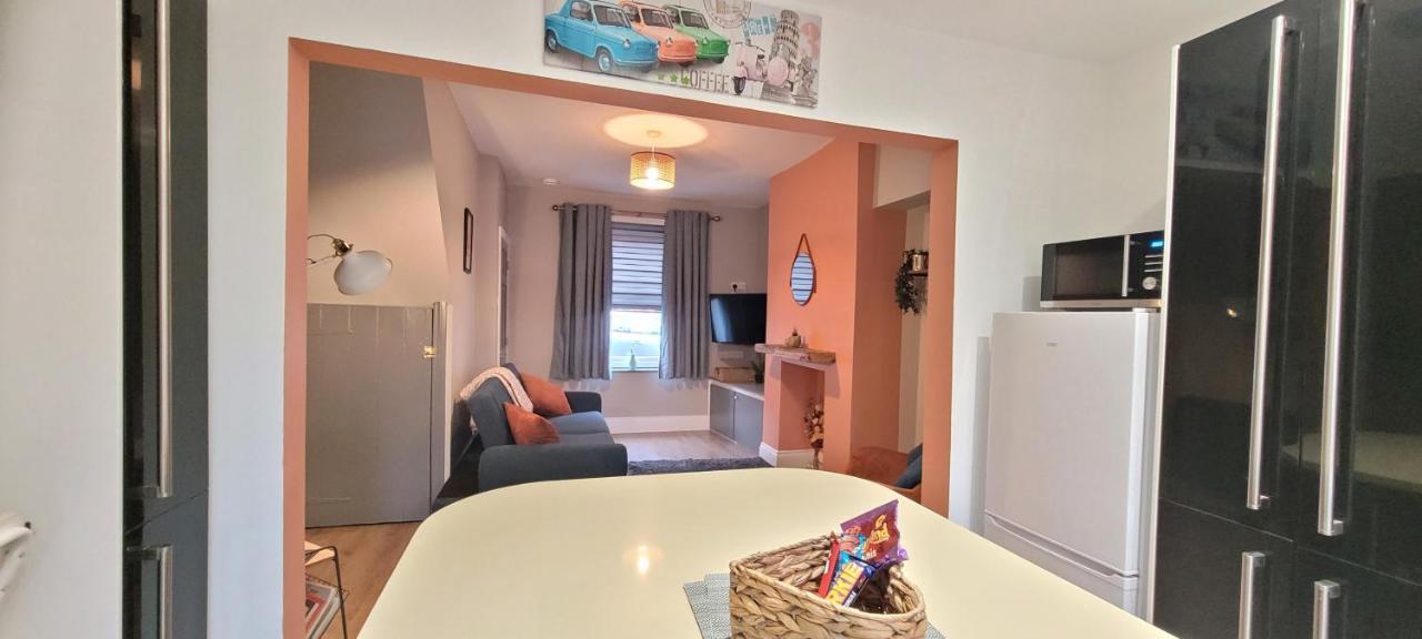 Sutherland St - 2 Bed Home With Free Parking Йорк Екстериор снимка