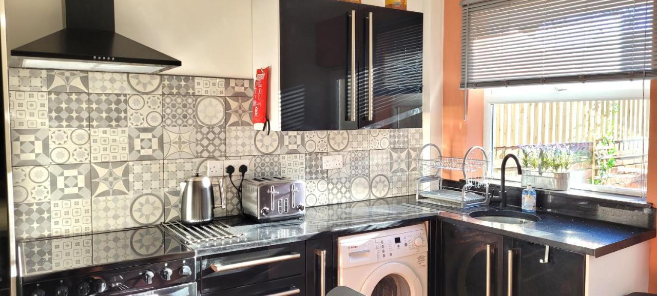 Sutherland St - 2 Bed Home With Free Parking Йорк Екстериор снимка