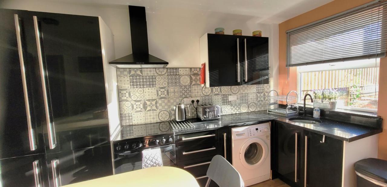 Sutherland St - 2 Bed Home With Free Parking Йорк Екстериор снимка