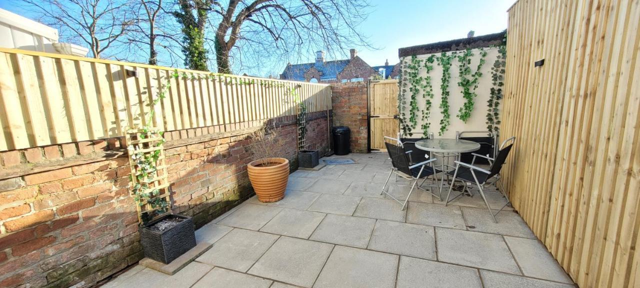 Sutherland St - 2 Bed Home With Free Parking Йорк Екстериор снимка